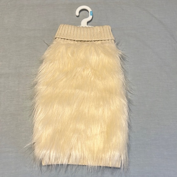 NWT FabDog faux fur sweater for a dog size S white, new with tag, turtle neck - Picture 1 of 6